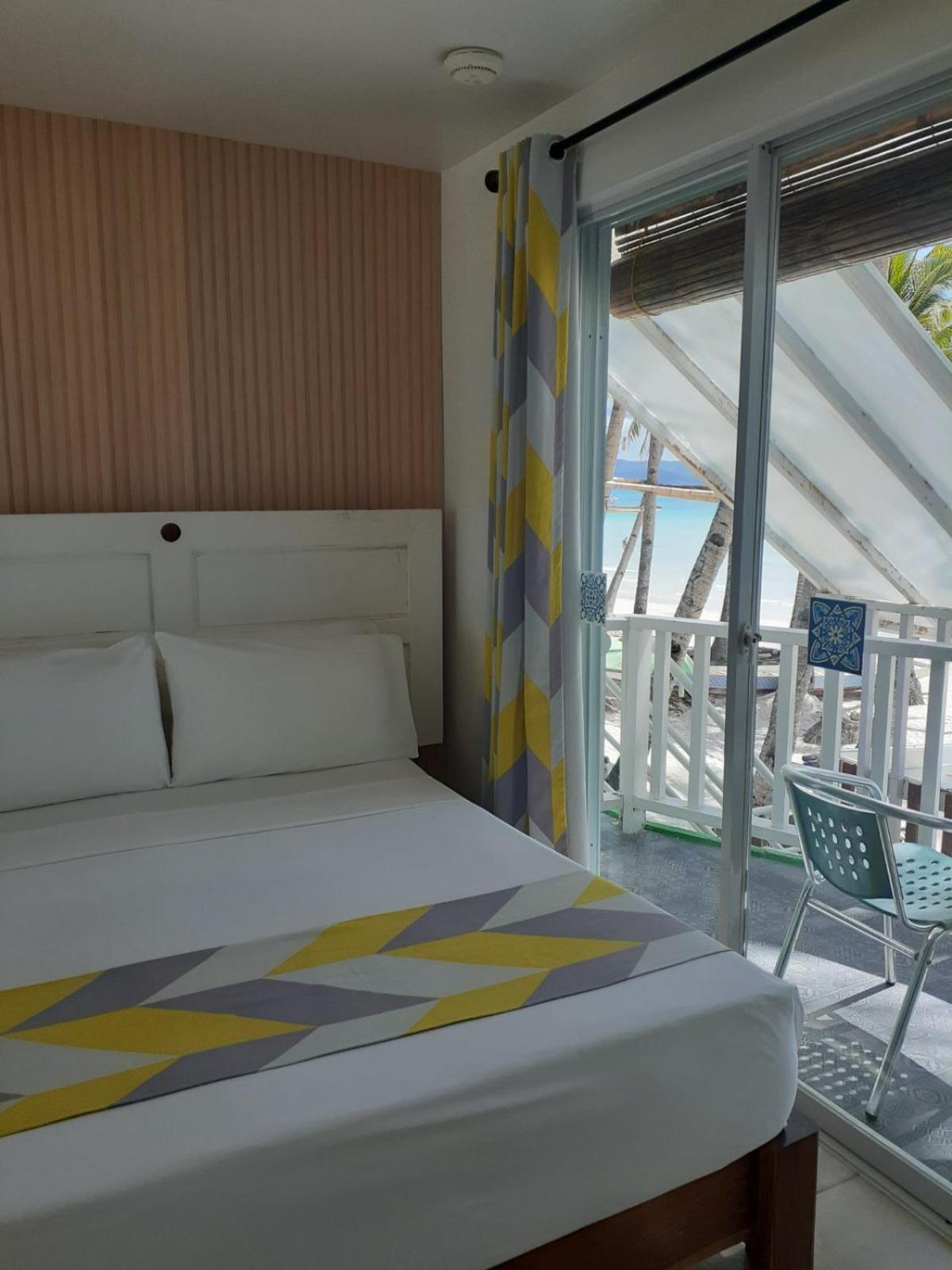 Bluewaves Beach House Balabag  Dış mekan fotoğraf