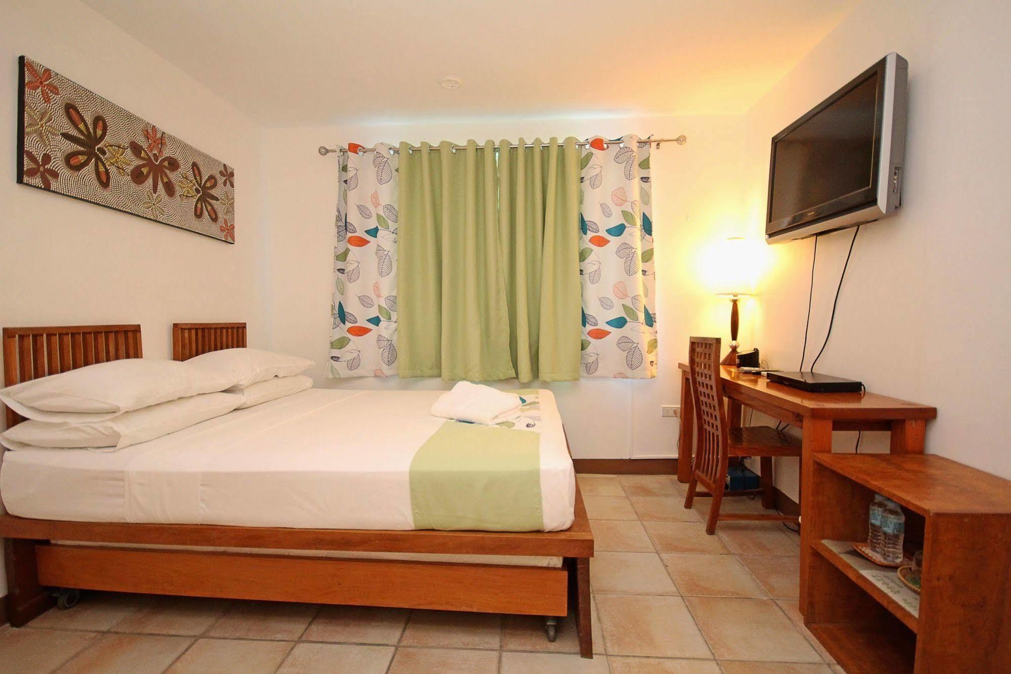 Bluewaves Beach House Balabag  Dış mekan fotoğraf